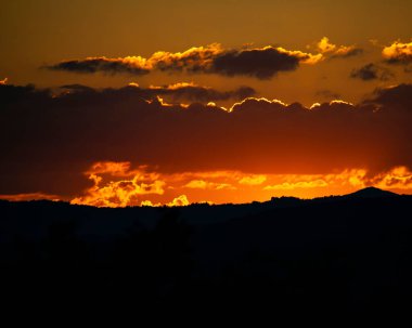 Wilkes County, NC 'deki Mountain View Overlook' dan Boone, NC 'ye doğru bakan güzel bir yaz günü..