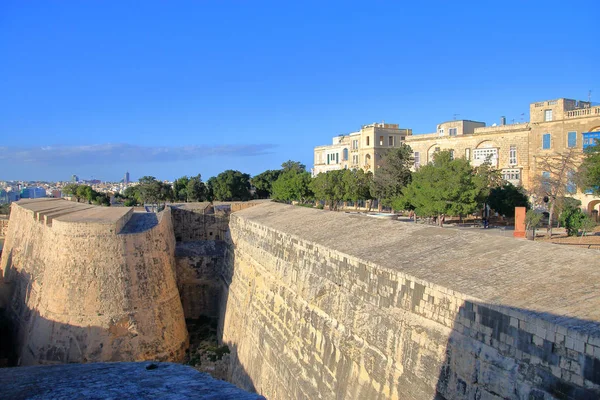 Сфотографуватися Мальті Картинка Показує Величезний Неприступною Стіни Захищаючи Місто Валлетта — стокове фото