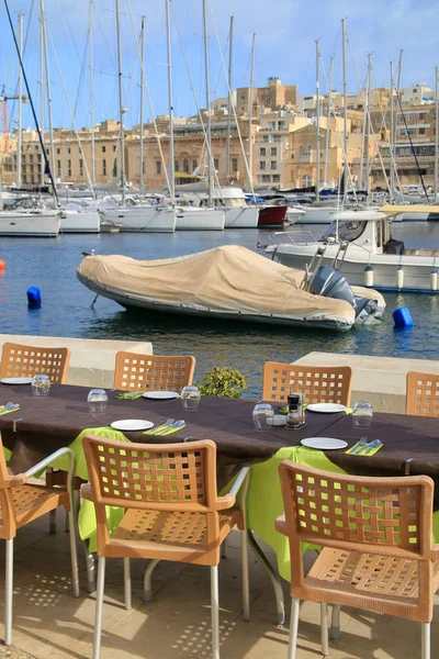Foto Taget Malta Bilden Visar Den Frukost Bord Stående Marinan — Stockfoto