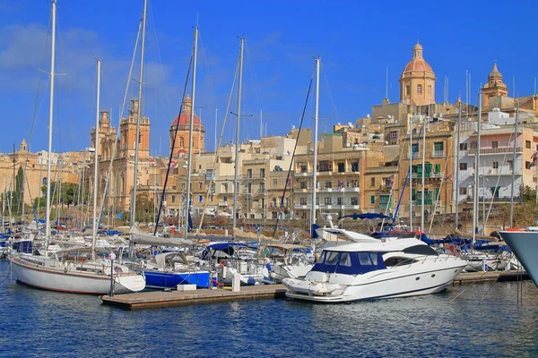 Foto Taget Malta Bilden Visar Den Kusten Birgu Med Förtöjda — Stockfoto