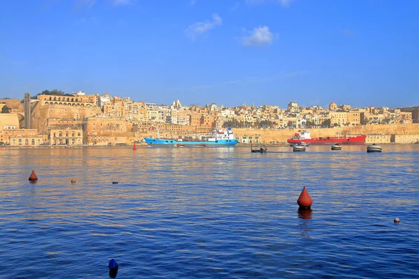 Morgon i bukten av Valletta på ön Malta. — Stockfoto