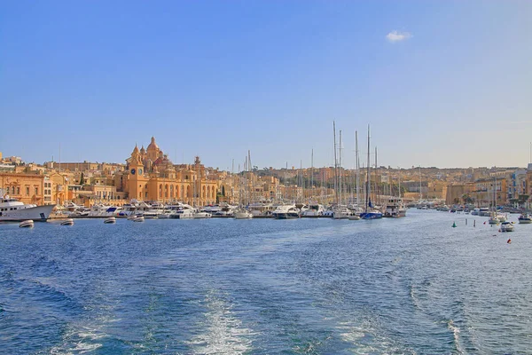 Foto Tirada Malta Imagem Mostra Uma Baía Ilha Com Uma — Fotografia de Stock