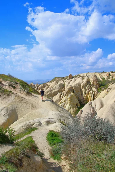 Walk through the mountains of Cappadocia. — Stock Photo, Image