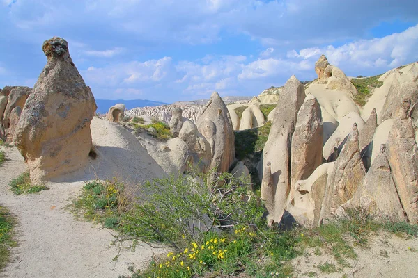 Paisaje de las montañas Capadocia con fantásticas vistas . —  Fotos de Stock