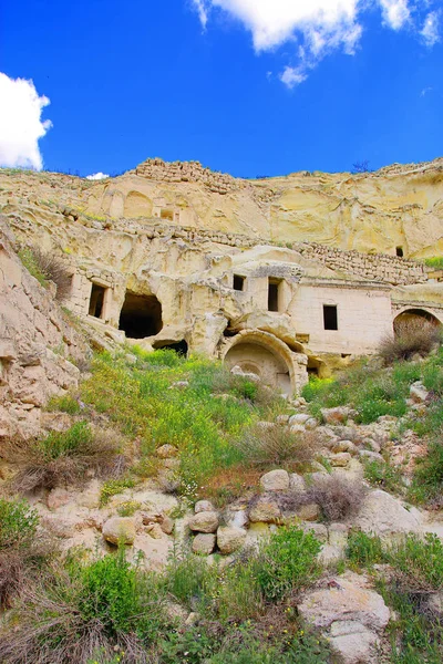 Antiguas ruinas de la ciudad cueva en Capadocia . — Foto de Stock