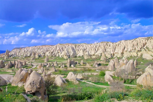 Paisaje rural de una pintoresca sierra llamada Capadocia . —  Fotos de Stock