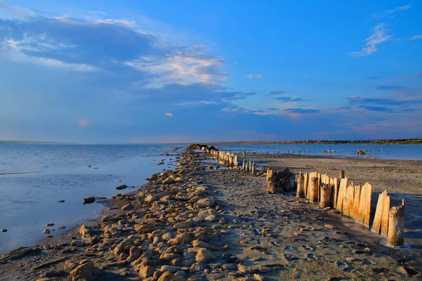 O fim do dia no estuário chamado Kuyalnik . — Fotografia de Stock