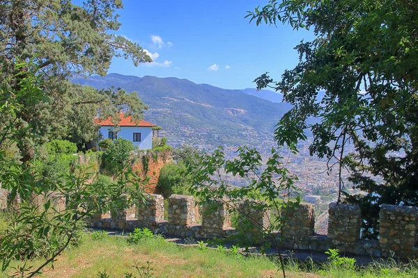 View from the wall of the old fortress in Alanya. — Stock Photo, Image