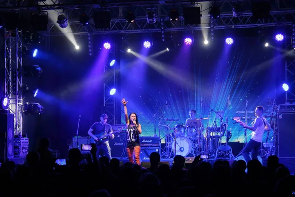 Rock grubu Performansı - Dyukovsky Garden, rock fes at