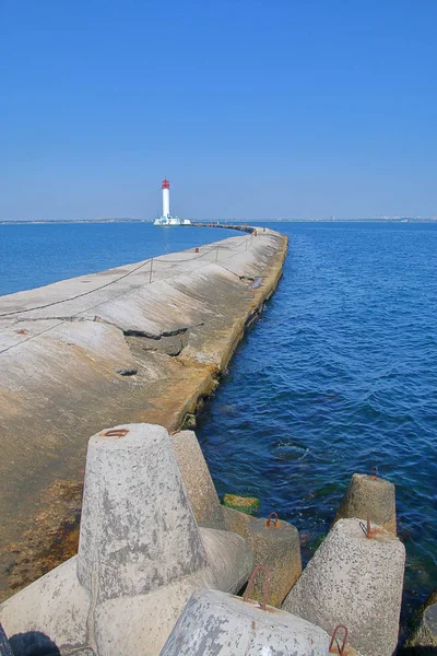 Odessa deniz fenerine beton yol.