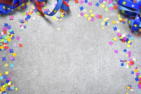 Aniversário Fundo Férias Com Confete Multicolorido Fundo Concreto Fundo Celebração — Fotografia de Stock