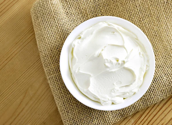 Creme Queijo Quark Iogurte Uma Tigela Branca Produto Lácteos Tema — Fotografia de Stock