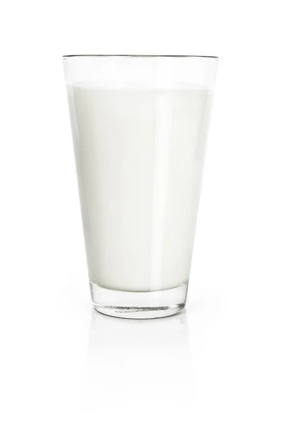 一杯新鲜的牛奶 在白色背景上被隔绝 纯牛奶 豆浆或牛奶 切掉对象 — 图库照片
