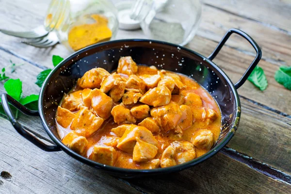 Indyjski Kurczak Tikka Masala Curry Ziołami — Zdjęcie stockowe