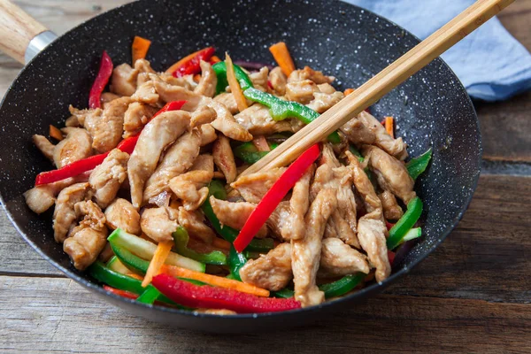 Pollo Verdure Sul Wok Con Salsa Soia — Foto Stock