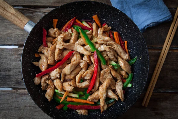 Pollo Verdure Sul Wok Con Salsa Soia — Foto Stock