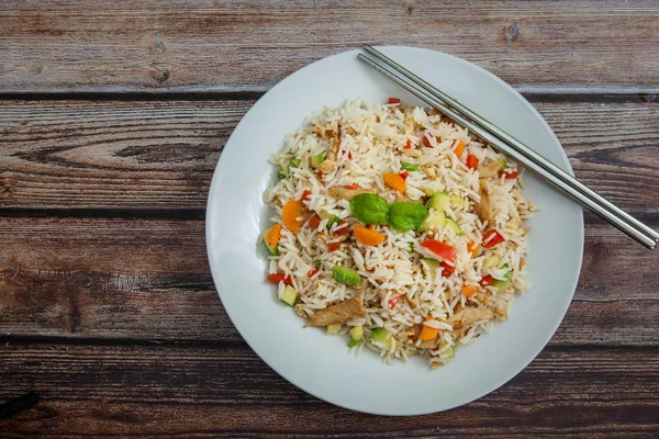 Chinesischer Gebratener Reis Mit Huhn Und Gemüse — Stockfoto