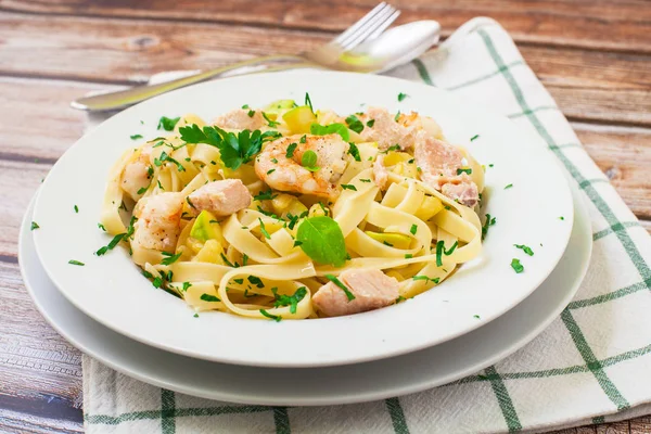 Tagliatelle White Plate Ready Eat — Stock Photo, Image