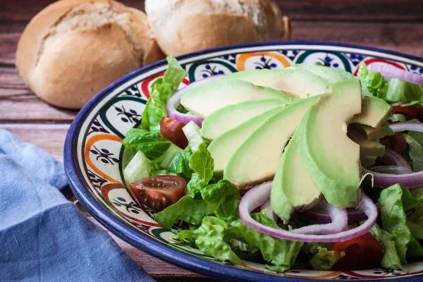 Kiraz Domates Kupa Ile Taze Avokado Salatası — Stok fotoğraf