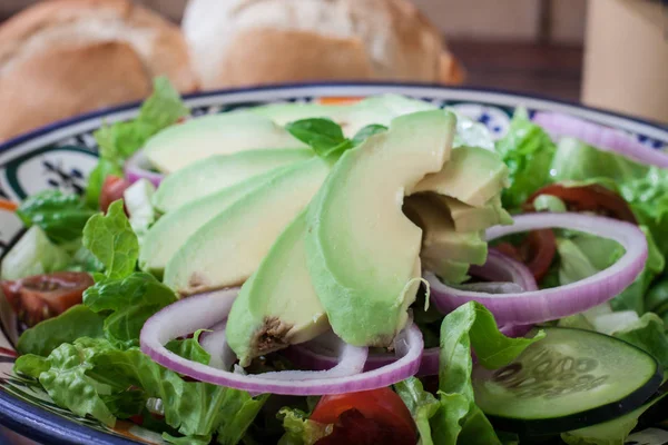 Ensalada Aguacate Fresco Con Tomate Cherry Tazón — Foto de Stock