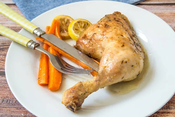 Chicken leg with carrots — Stock Photo, Image