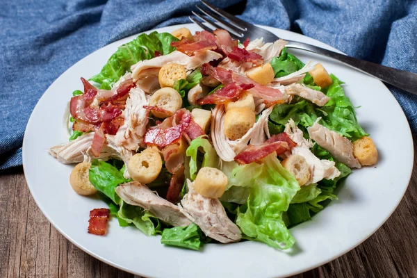 Fresh chicken salad — Stock Photo, Image