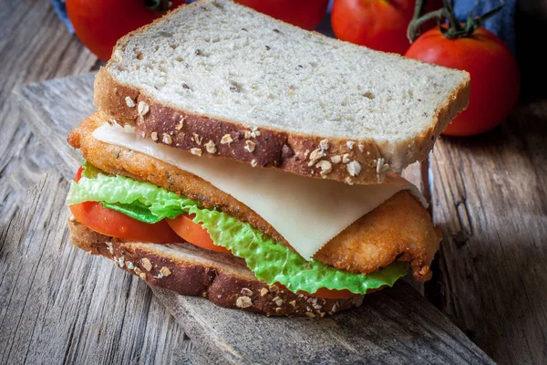 Paneret kylling sandwich - Stock-foto