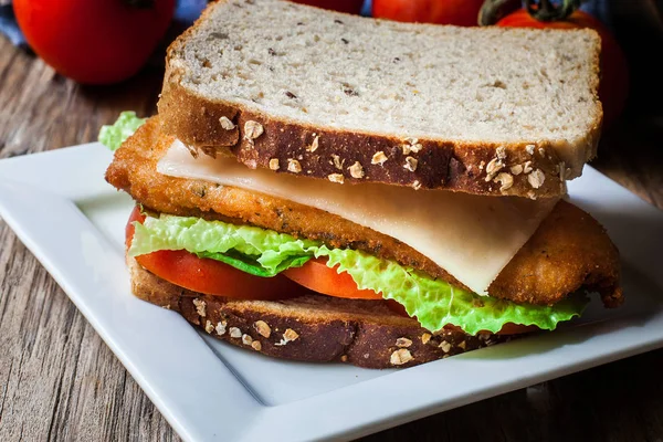 Breaded chicken sandwich — Stock Photo, Image