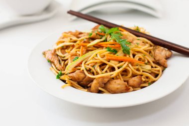 tavuk kızarmış erişte