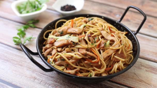 Spaghetti Fritti Pollo Stile Cinese Con Verdure — Video Stock