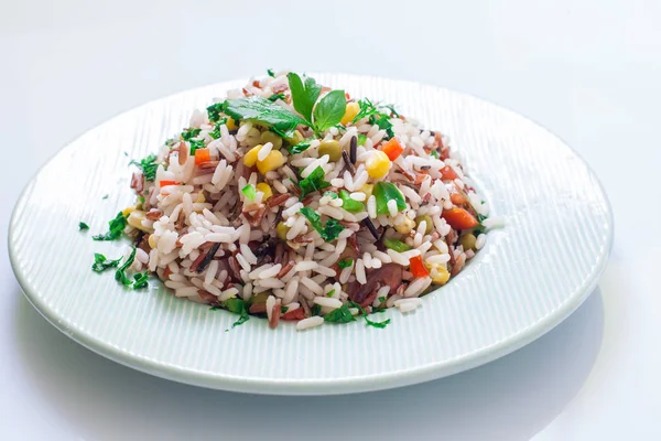 Salada de arroz caseira — Fotografia de Stock