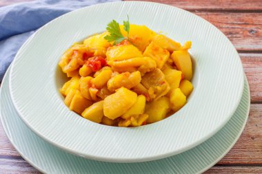 patates ve kalamar yahnisi.