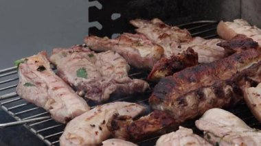 bbq Grill 'de et hazırlıyorum.