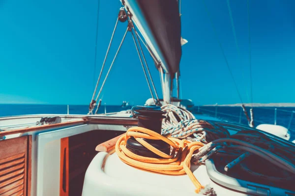 Urlaub Auf Dem Segelboot Nahaufnahme Von Yachtausrüstung Segelsport Sommerurlaub Auf — Stockfoto