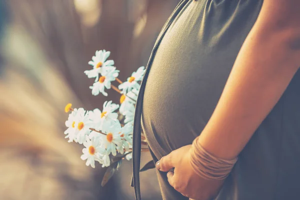 Zbliżenie Zdjęcie Matki Ciąży Być Stylu Retro Obraz Przyszłej Matki — Zdjęcie stockowe