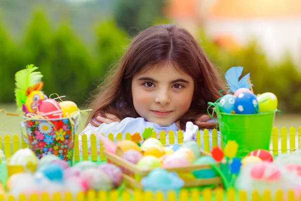 Csinos lány a húsvéti ünnepen — Stock Fotó