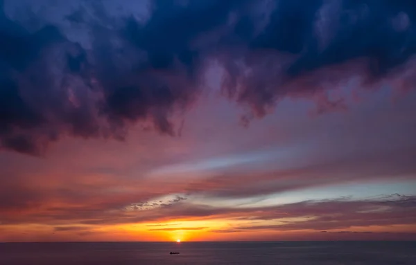 Bela vista do pôr do sol — Fotografia de Stock