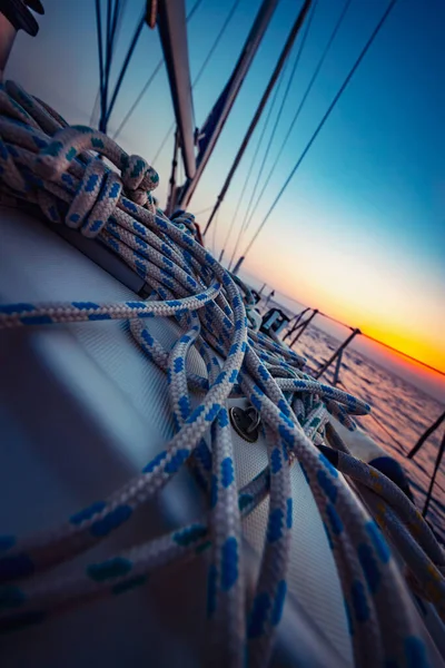 Vela Romántica Mar Mediterráneo Atardecer Barco Lujo Vacaciones Verano Deportes —  Fotos de Stock