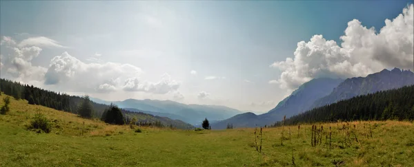 Plateau Montagne Avec Nuages Ciel Bleu Soleil — Photo