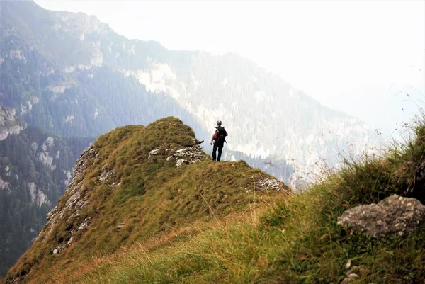 Dağ Manzarası Kayalık Tepeler Izleme Hiking Tepeler Seyahat Sırt Çantası Telifsiz Stok Imajlar