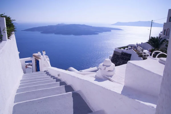Vista Desde Santorini Grecia Sol Cielo Azul Mar Escaleras Blancas —  Fotos de Stock