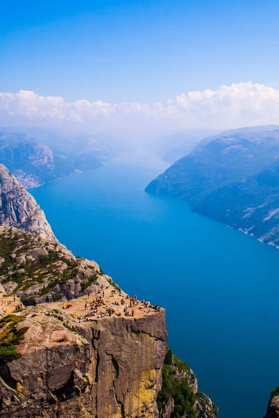 Płaskowyż Skał Norwegii Pulpit Rock Fiord Krajobraz Lato Niebieski Niebo — Zdjęcie stockowe