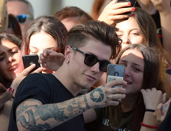 Giffoni Valle Piana, Sa, İtalya - 20 Temmuz 2018: Benji ve Fede Giffoni, Festival 2018 - 20 Temmuz 2018 Giffoni Valle Piana, İtalya üzerinde Film