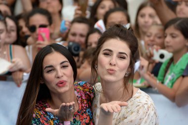 Giffoni Valle Piana, Sa, İtalya - 22 Temmuz 2018: Francesca Chillemi Diana Del Bufalo Giffoni, Festival 2018 - 22 Temmuz 2018 Giffoni Valle Piana, İtalya üzerinde Film ve