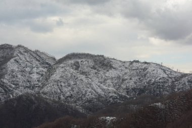 Kar dağ manzarası Campania, Güney İtalya, 9 Ocak 2019.