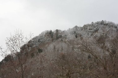Kar dağ manzarası Campania, Güney İtalya, 9 Ocak 2019.