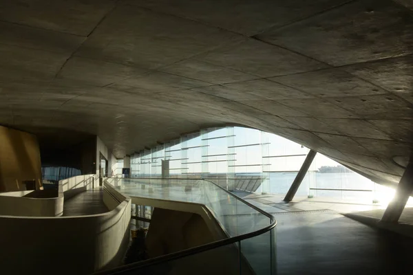 Sisänäkymä Uudelle Salernon Merenkulkuasemalle Italia Terminaali Zaha Hadid Architects Joulukuu — kuvapankkivalokuva