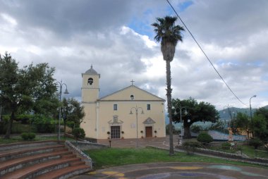 İtalya : San Cipriano Picentino'da kentsel peyzaj, Mayıs 2019.