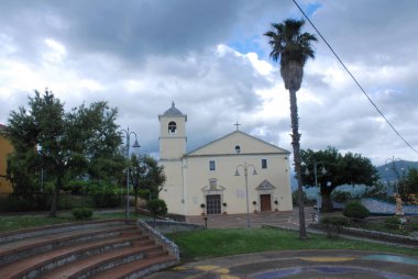 İtalya : San Cipriano Picentino'da kentsel peyzaj, Mayıs 2019.