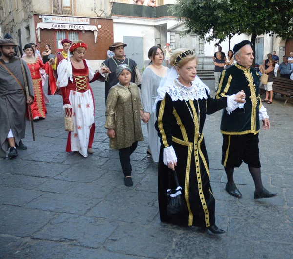 意大利 历史游行和中世纪节日 在吉菲尼瓦莱皮亚纳为圣索恩的礼物 2019年7月14日 — 图库照片